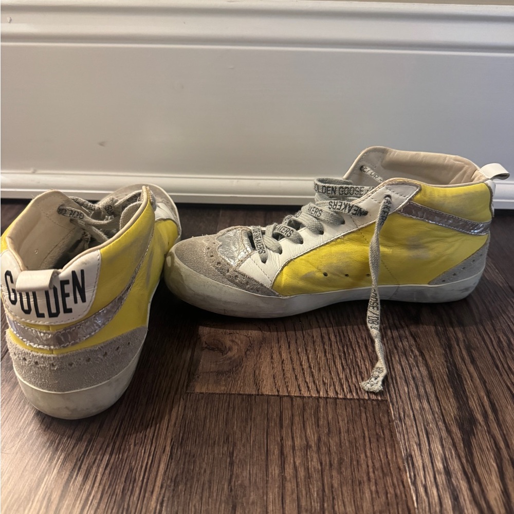 Golden Goose Yellow & White Lace-Up Sneakers - Picture 4 of 8
